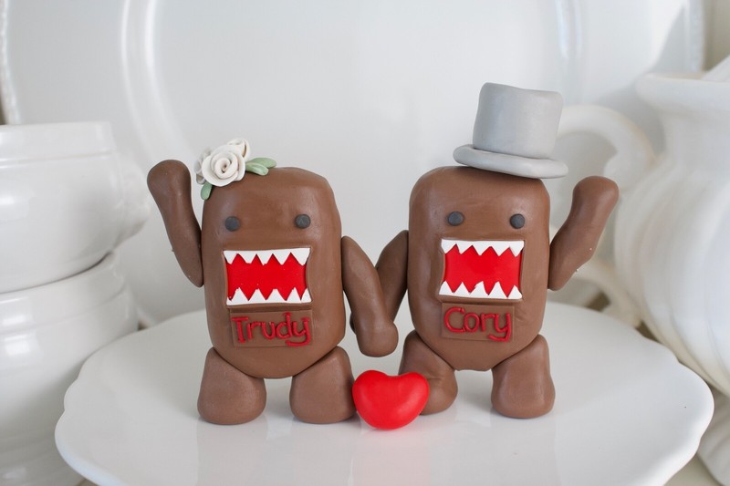Domokun Wedding Cake Topper – Cute Domo-Kun Figures for Your Kawaii Wedding Cake gallery