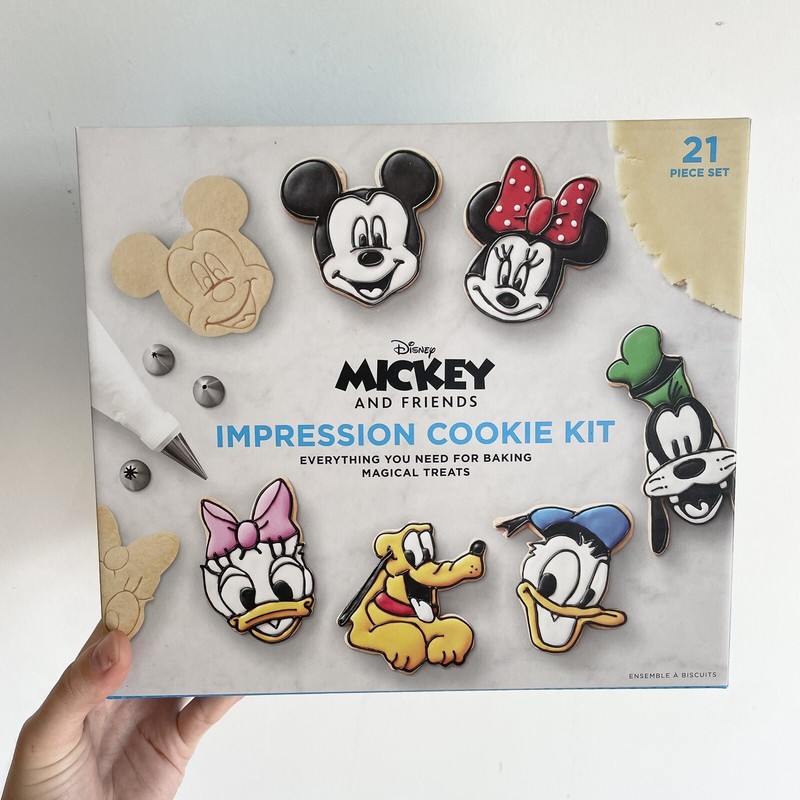 Williams Sonoma Disney Mickey & Friends Impression Cookie Cutter Kit New in Box