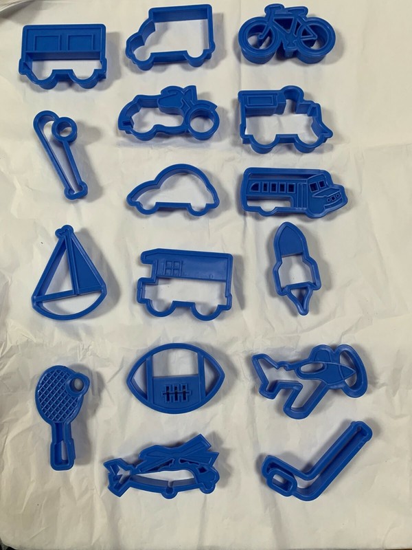 Roshco - Baker's Advantage - 96 Piece Cookie Cutter Set (2", 3" & 4") gallery