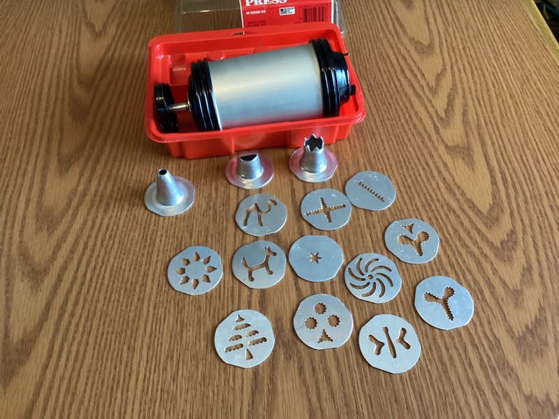Vintage Mirro M-0358-22 Cookie Pastry Press Maker - 16 Piece gallery