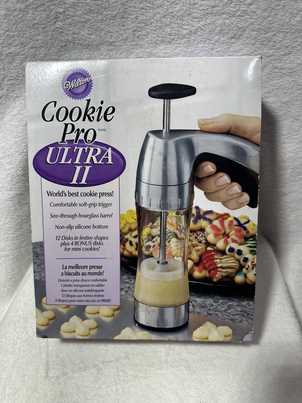 Wilton Cookie Pro Ultra II Cookie Press Set 17 Pieces Assorted Shapes Holiday