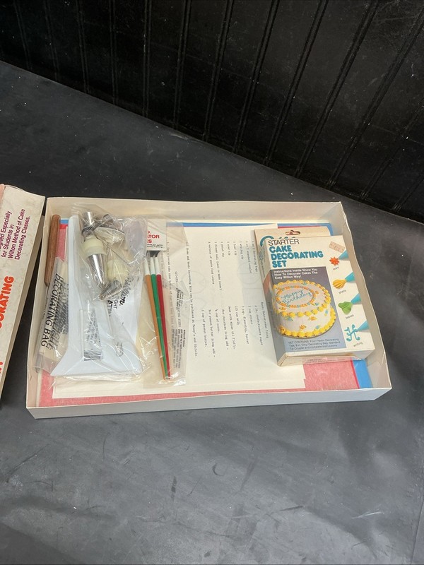Wilton student cake decorating kit vintage Old stock Never Used gallery