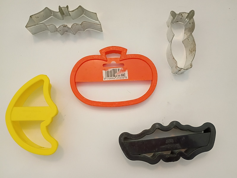 Cookie Cutters Easter, Halloween, Christmas, Flower, Heart Lot of 19 gallery