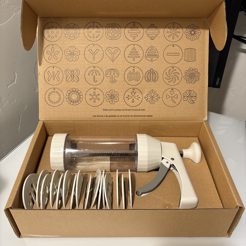 Pampered Chef Cookie Press #1525 COMPLETE with Disks And Recipe Cards