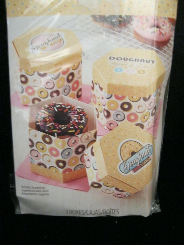 LOT OF 2 PACKAGES TOTAL OF 6 WILTON TREAT BOXES DOUGHNUT STAND #415-8059 NEW! gallery