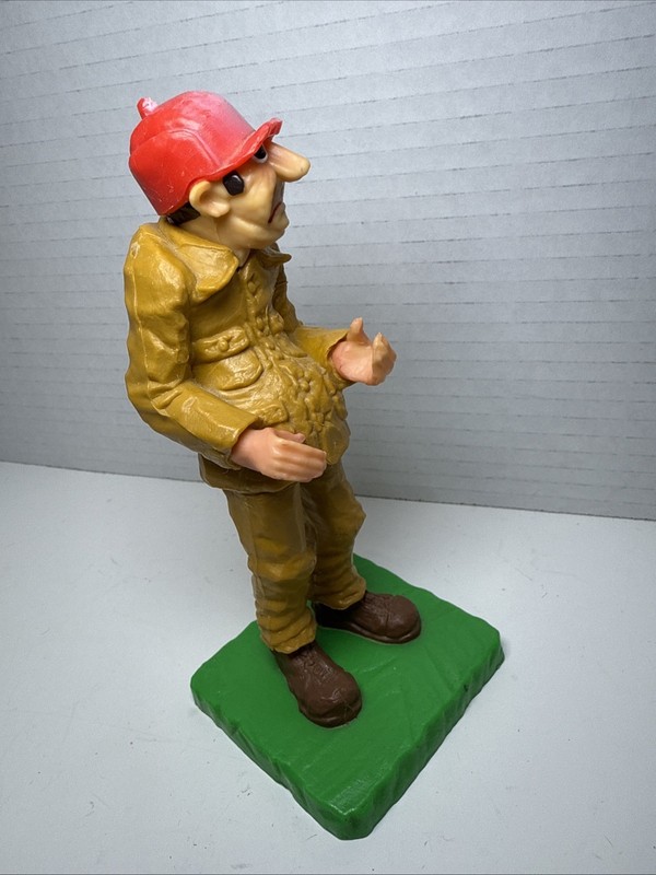 Vintage 1978 Wilton Hunter Figurine – 6” Red Cap Outdoorsman gallery