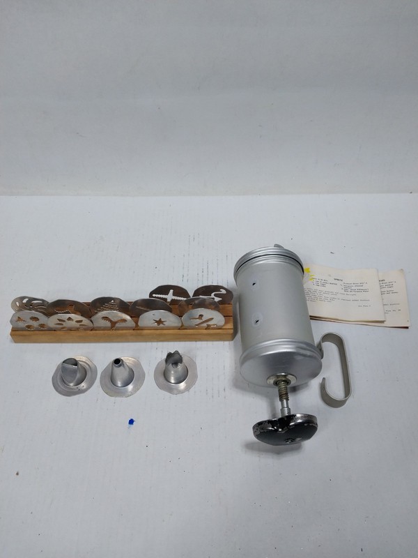 Vintage Mirro Dial-Up Cookie Press Set Christmas Cookies 12 design BROKEN HANDLE