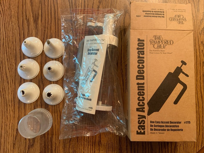The Pampered Chef Easy Accent Decorator # 1775 Frosting & Other Fillings
