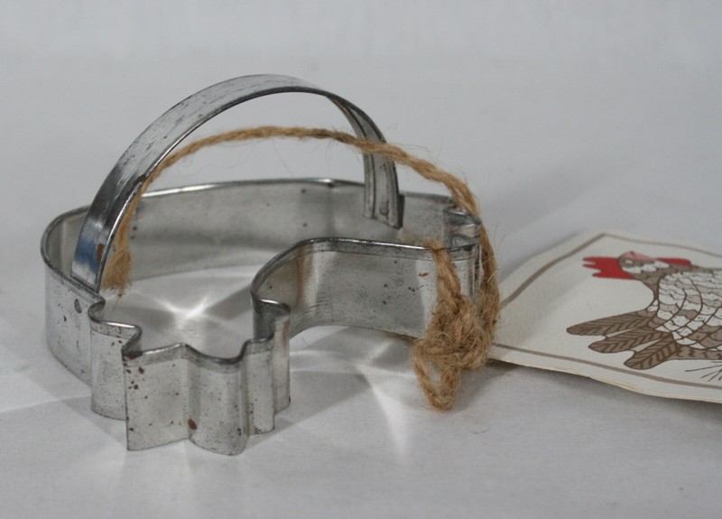 ANN CLARK LTD TIN HANDLED CHICKEN SHAPED COOKIE CUTTER + RECIPE NEW WITH TAGS gallery