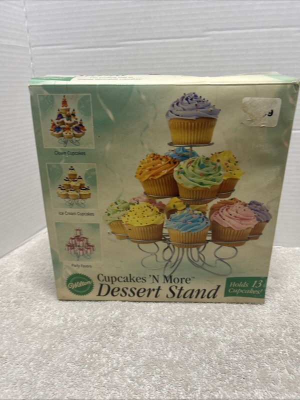 New Wilton Cupcake N More Dessert stand & decorating kit 4 tips & 8 bags instruc