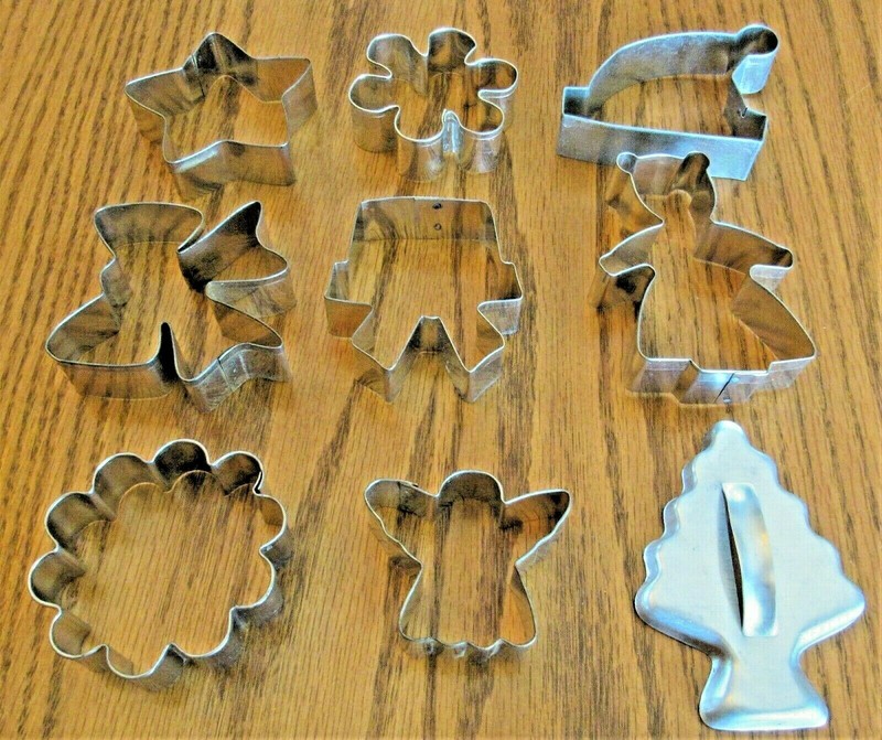 VINTAGE Cookie Cutters. Angel, Tree, Teddy Bear, Star, Snowflake, 9 METAL gallery