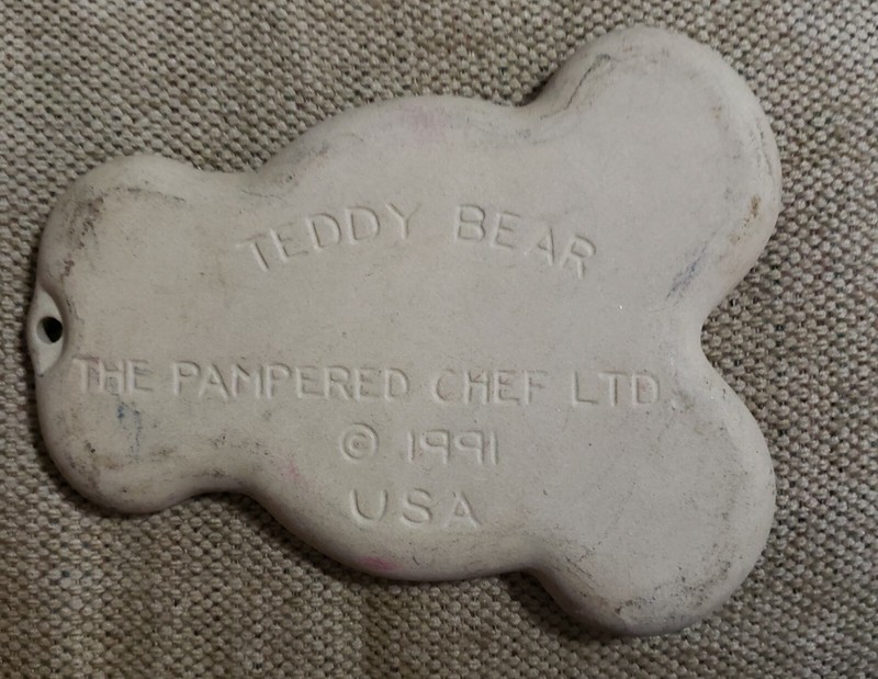 1991 THE PAMPERED CHEF Teddy Bear With Heart Stoneware Cookie Mold gallery