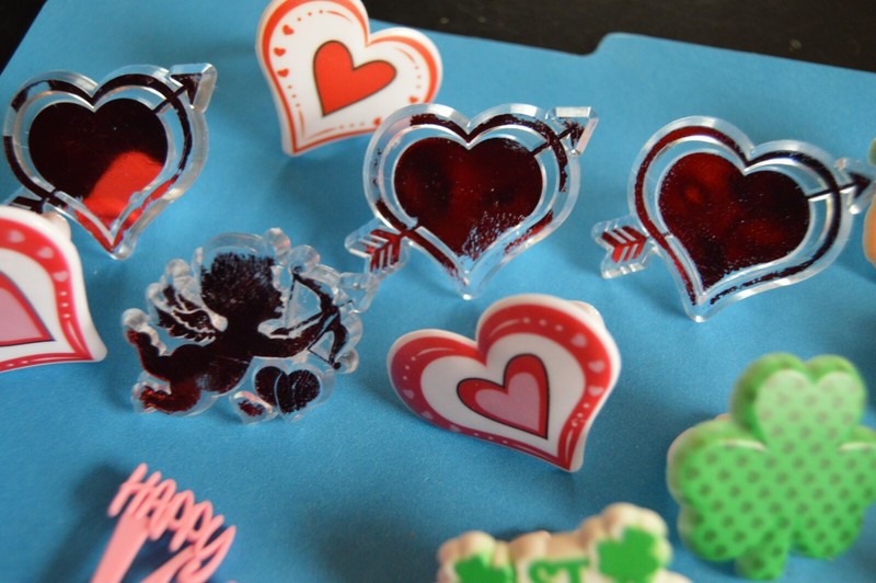 Lot of 24 CAKE DECORATIONS (TOPPERS) - KIDS' RINGS 4th of July Valentine's EXC! gallery