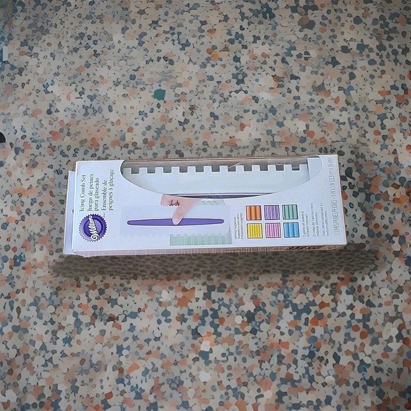 Wilton Icing Smoother Comb Set-3 Piece, White/Purple gallery