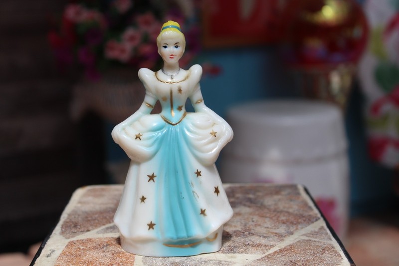 Vintage Wilton Cinderella Princess Celluliod Hard Plastic Cake Topper 5″