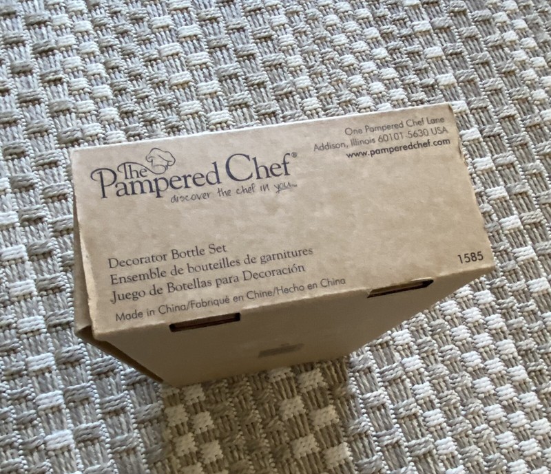 PAMPERED CHEF 1585 Pastry Cake Decorator Bottle Set - 3 Bottles + 3 Piping Tips gallery