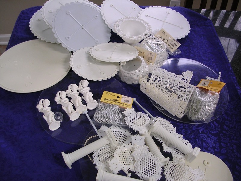 WILTON WEDDING CAKE DECORATING PILLARS, CHERUBS,SEPARATORS, FILIGREE ++75pc lot gallery