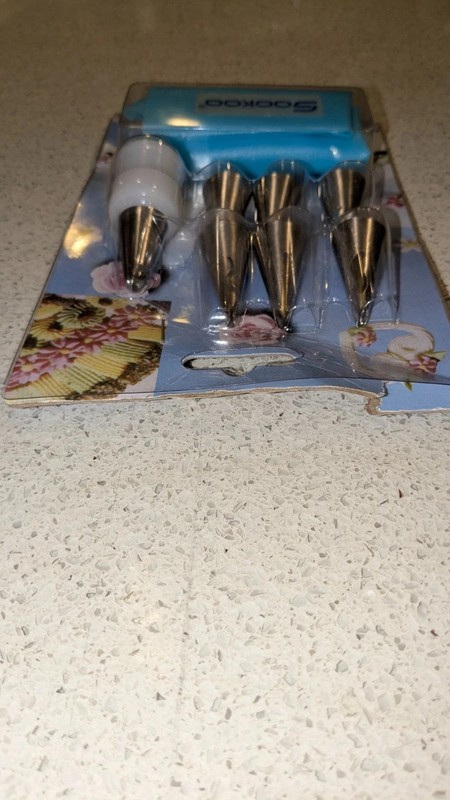 NEW-Sookoo 7-Piece Stainless Steel Nozzles, Coupler & Silicone Pastry Piping Bag gallery