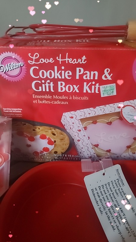 20 pc. Wilton Love Heart Cookie Pan Kit Valentine's Day Cookie Cutters & Molds gallery