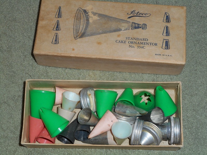 Vintage Ateco Cake Ornamentor Tools #334C box with tons of old Cake Decor tips gallery