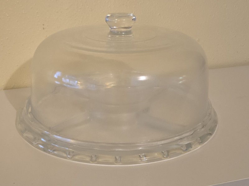 THICK GLASS CAKE PLATE WITH LID - MULTI PURPOSE gallery