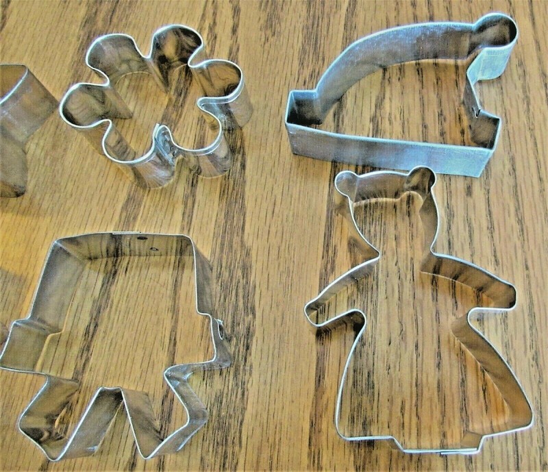 VINTAGE Cookie Cutters. Angel, Tree, Teddy Bear, Star, Snowflake, 9 METAL gallery