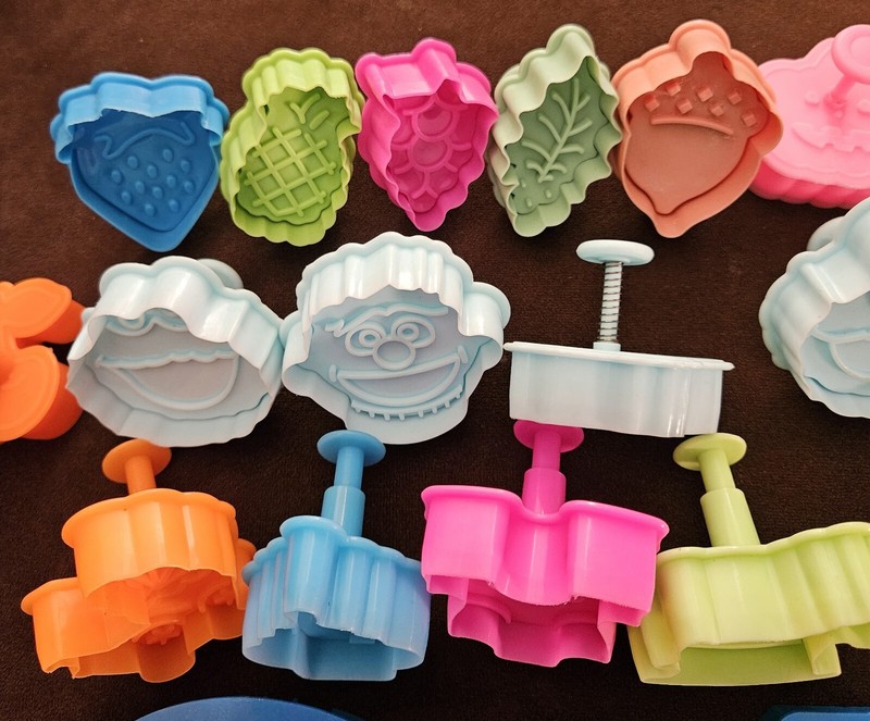 PLUNGER COOKIE/FONDANT CUTTER LOT *FRUIT *BABY *HALLOWEEN/FALL *SUPERHERO *NEW gallery