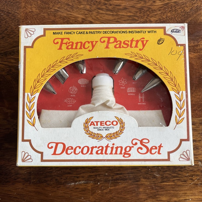 NEW VINTAGE ATECO FANCY PASTRY DECORATING SET 334 ICING BAG PIPING NOZZLES TIPS!