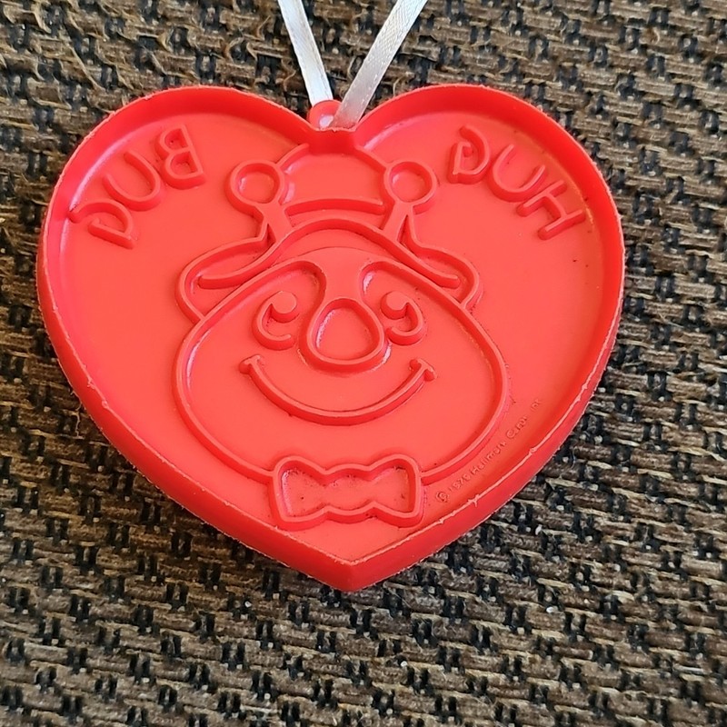 7 Vtg Hallmark & Various Others Hearts Hug Bug St.ValentineDay CookieCutters gallery