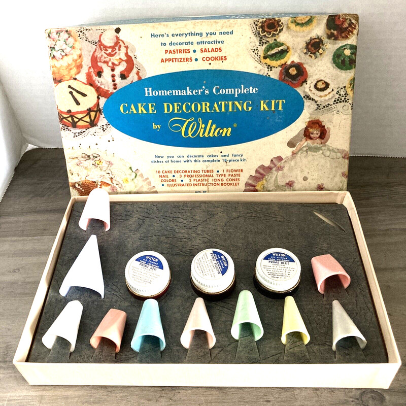Vintage Homemaker’s Complete Cake Decorating Kit by Wilton Baking Original Box