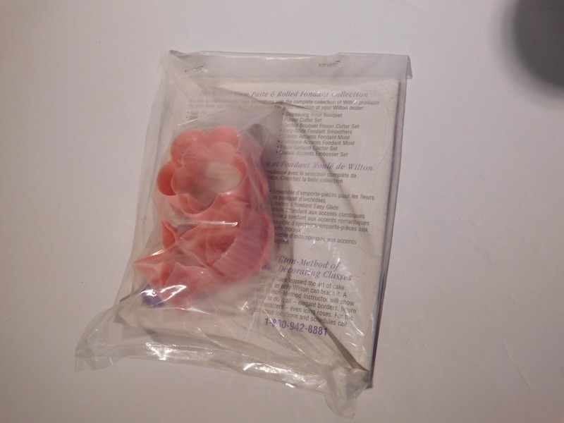 Wilton Gum Paste Cutters - lot of 2 sets Orchid Bouchet, Rose Bouquet gallery