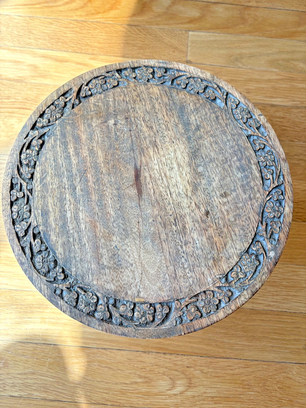 Wooden cake stand