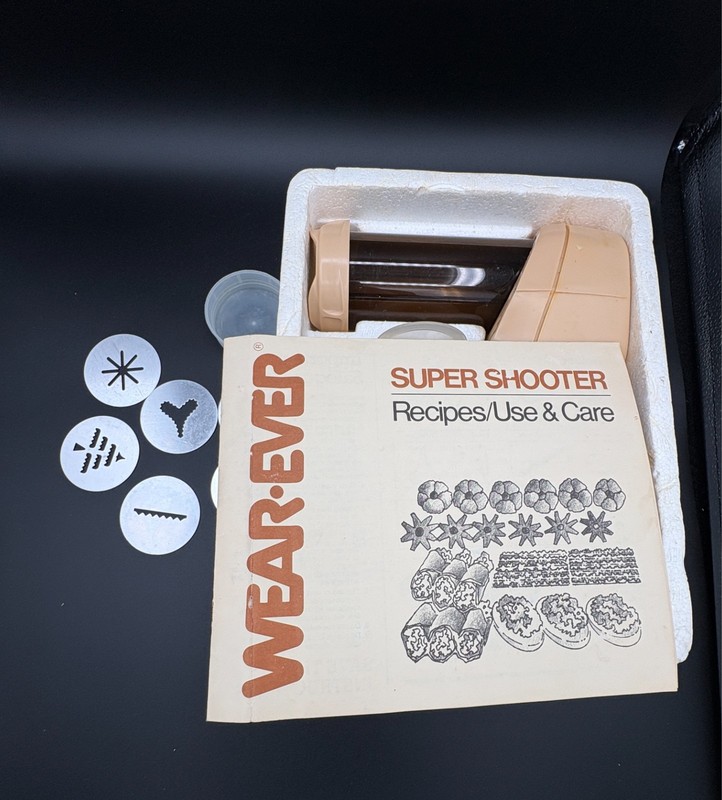 Vintage Wear-Ever Super Shooter 70123 Electric Cookie Press Pasta Movie Prop gallery
