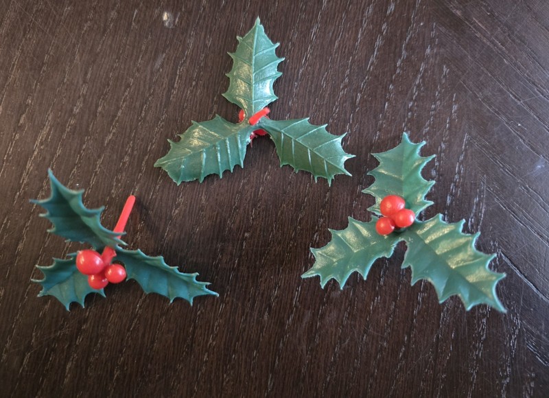 144 Pcs Holiday/Christmas Vinyl Holly Triple Leaf with 3 Berries by Cakedeco gallery