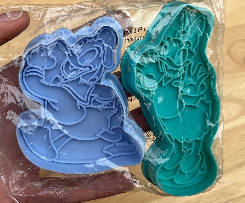 NEW Disney Ducks detailed embossed Cookie Cutters, Donald & Daisy