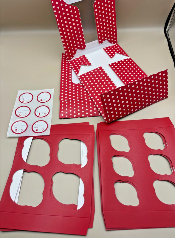 Lot of 12Wilton Wraps 'n pix Snowman+12 French Xmas cupcake wrap+ 2 Cupcake boxs gallery