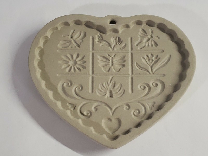 Pampered Chef Gardens of the Heart 2896 Art Stoneware Cookie Mold 1996 6″ Baking