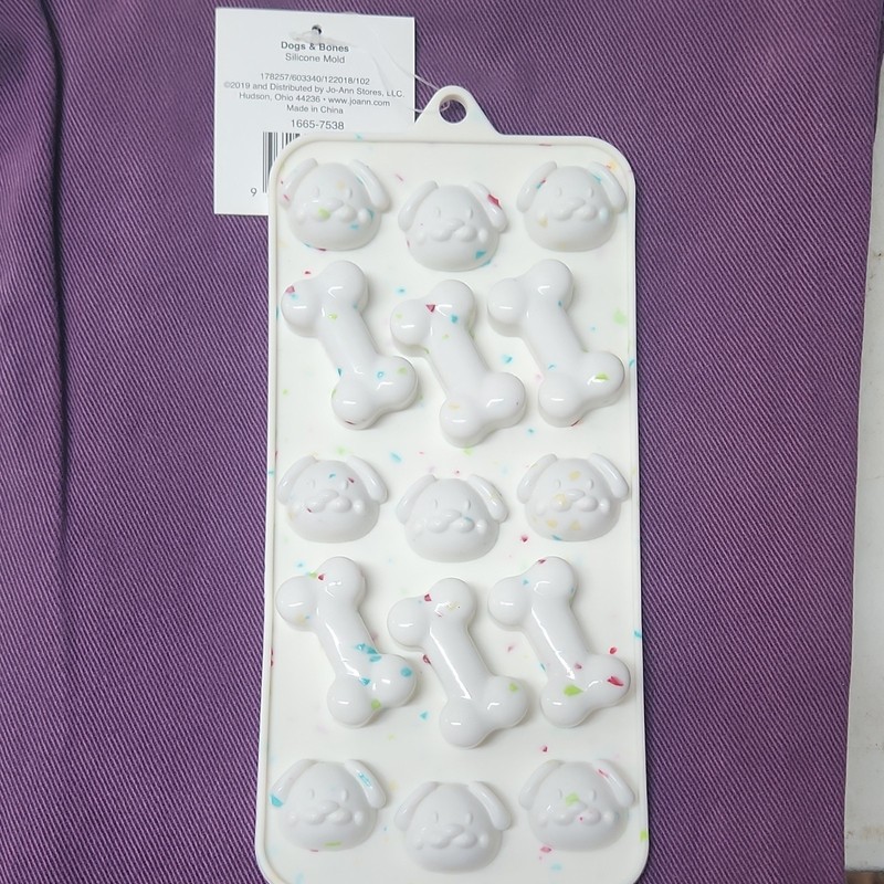 Wilton Silicone Candy Mold 15 Holes + 150 Treat Sticks, Unicorn, Flowers, Dogs-6 gallery