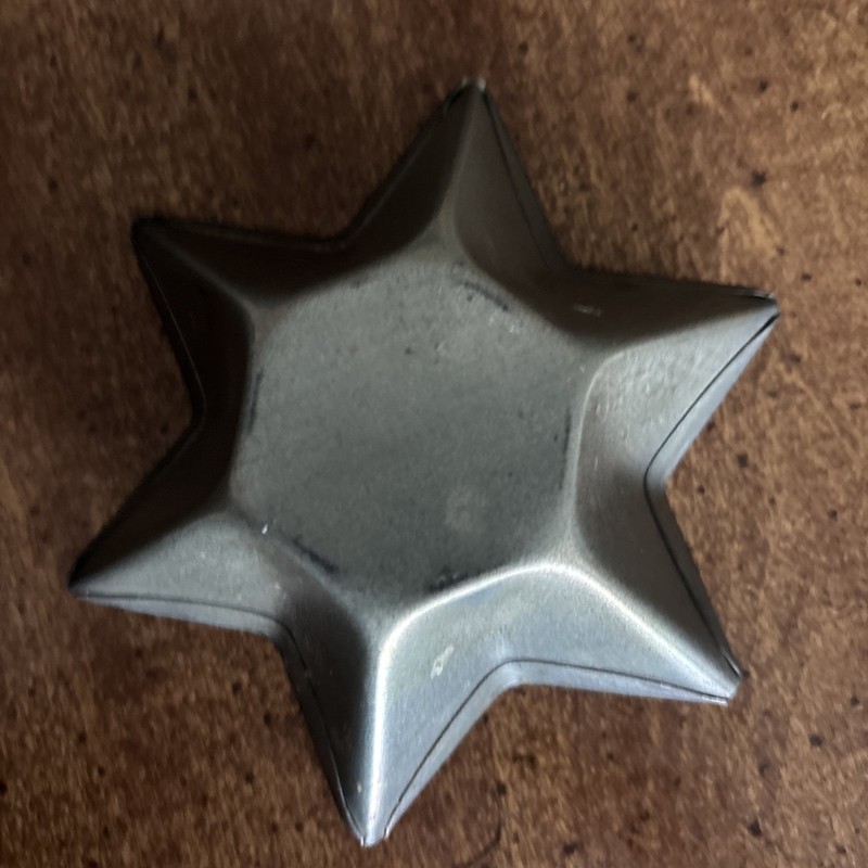 SET of 12 Star Shaped Metal Tart Tins - Maple Sugar Candy Tartlets VINTAGE gallery
