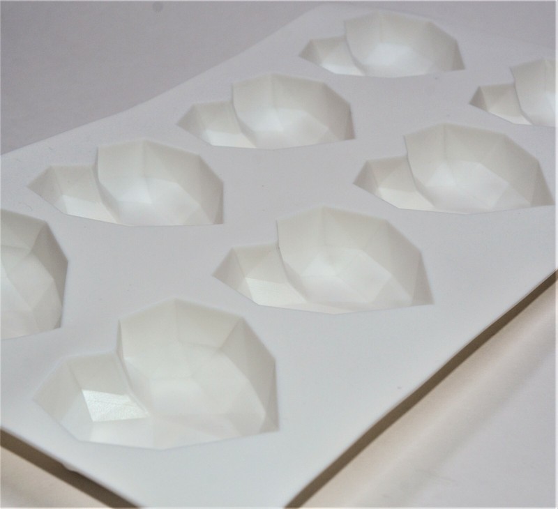 Joho Baking Diamond Heart Shaped Mini Hearts Silicone Baking Mold - 8 Cavity gallery