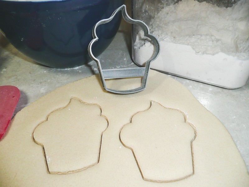 CUPCAKE SMALL INDIVIDUAL CAKE OUTLINE SPECIAL OCCASION COOKIE CUTTER USA PR924 gallery