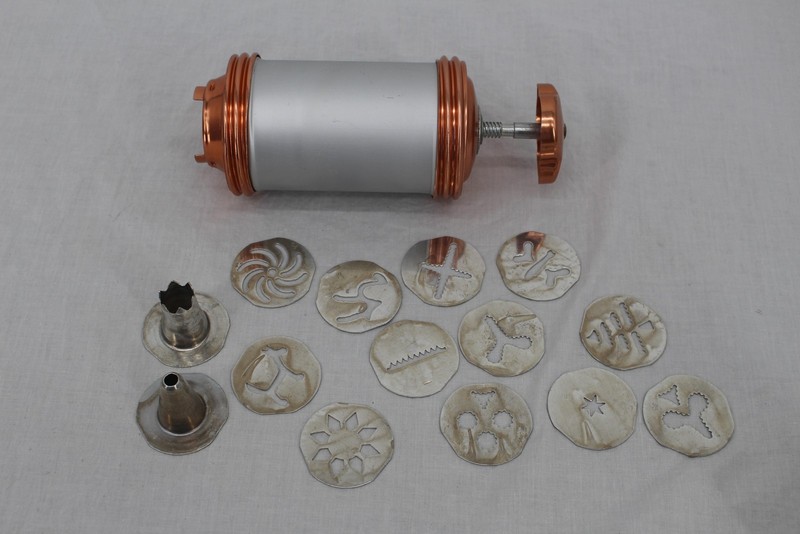 Vintage Mirro Aluminum Cookie Press Set 12 Discs 2 Tips Copper Tone Silver