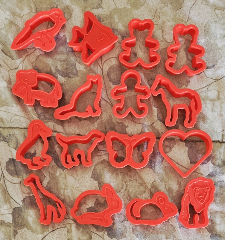 Bakers Advantage Roshco 99 Piece Cookie-Cutter-Set/numbers, alphabet, holiday, gallery