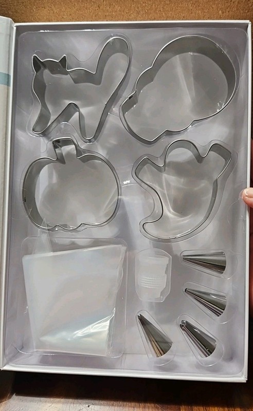 Chicago Metallic Halloween Cookie Set 19 Piece Cat, Ghost, Skeleton, Pumpkin New gallery
