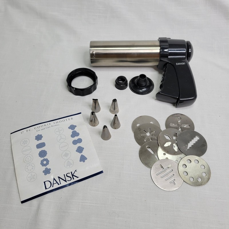 Dansk Cookie Press Shooter Gun Set Baking Spritz With 10 Discs 5 Piping Tips