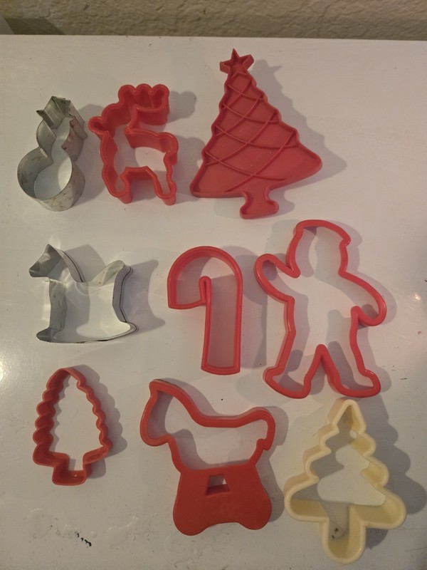 Christmas Cookie Cutters Set of 9 Plastic & Metal Tree, Gingerbread Man