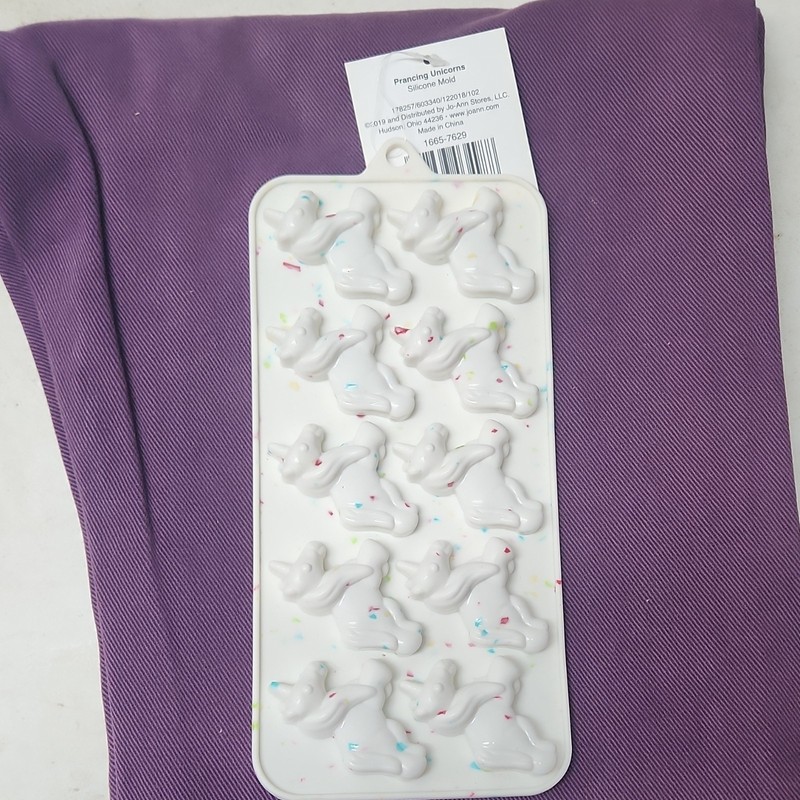 Wilton Silicone Candy Mold 15 Holes + 150 Treat Sticks, Unicorn, Flowers, Dogs-6 gallery