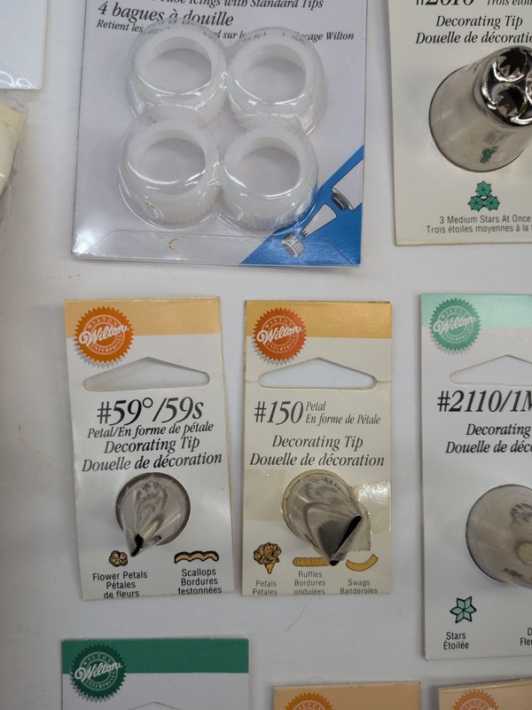 NEW LOT!🚨Wilton Cake Decorating Bag Ring Set Piping Tips 366/352/2010/102/2110+ gallery