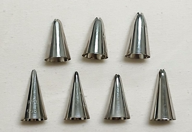 Wilton Small Leaf Decorating Tips ~ you choose any 6 from 16 sizes gallery