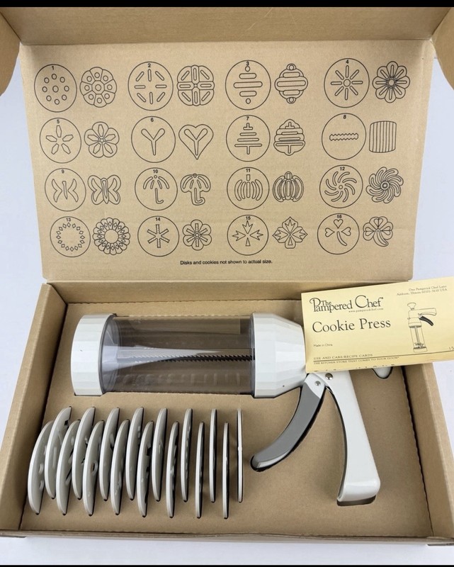 The Pampered Chef #1525 Cookie Press 16 Original Discs New Open Box L@@k
